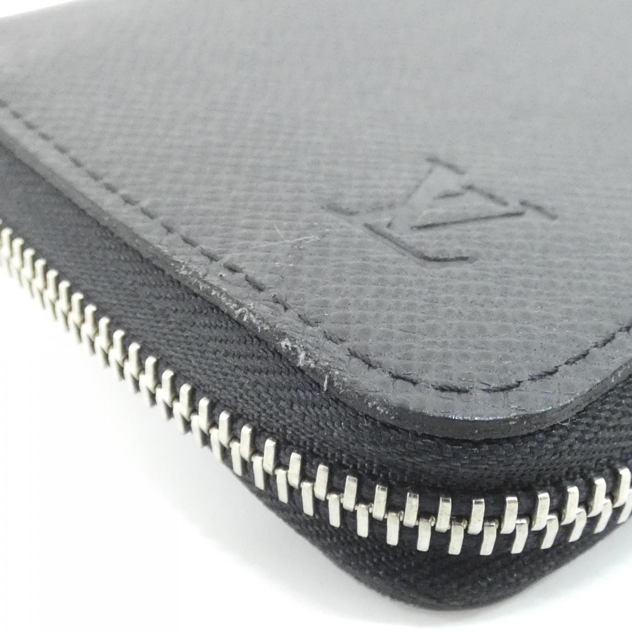 ルイヴィトン タイガ ジッピー ウォレット ヴェルティカル M32822 財布