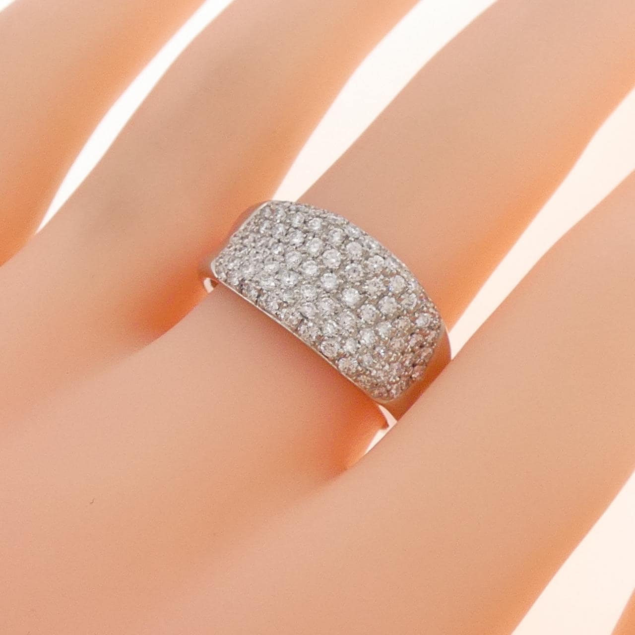 PT900密鑲鑽石戒指，0.80克拉