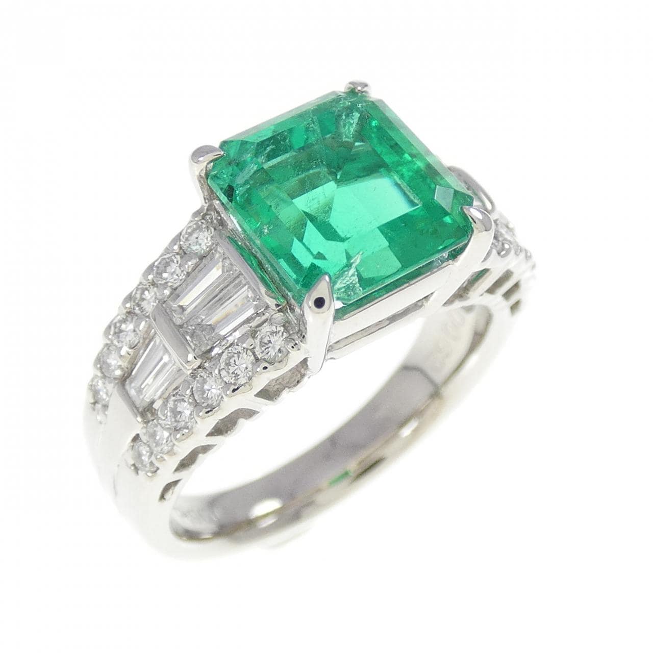 PT900 Emerald Ring 2.66CT