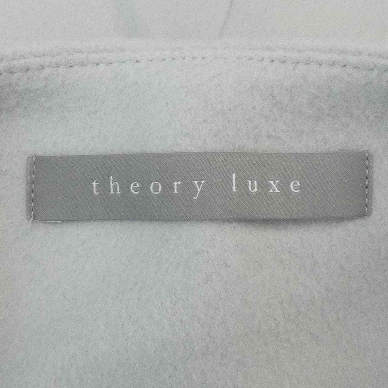 塞奥莉露Theory luxe大衣