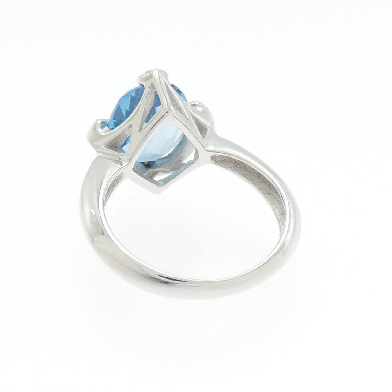 K18WG blue Topaz ring