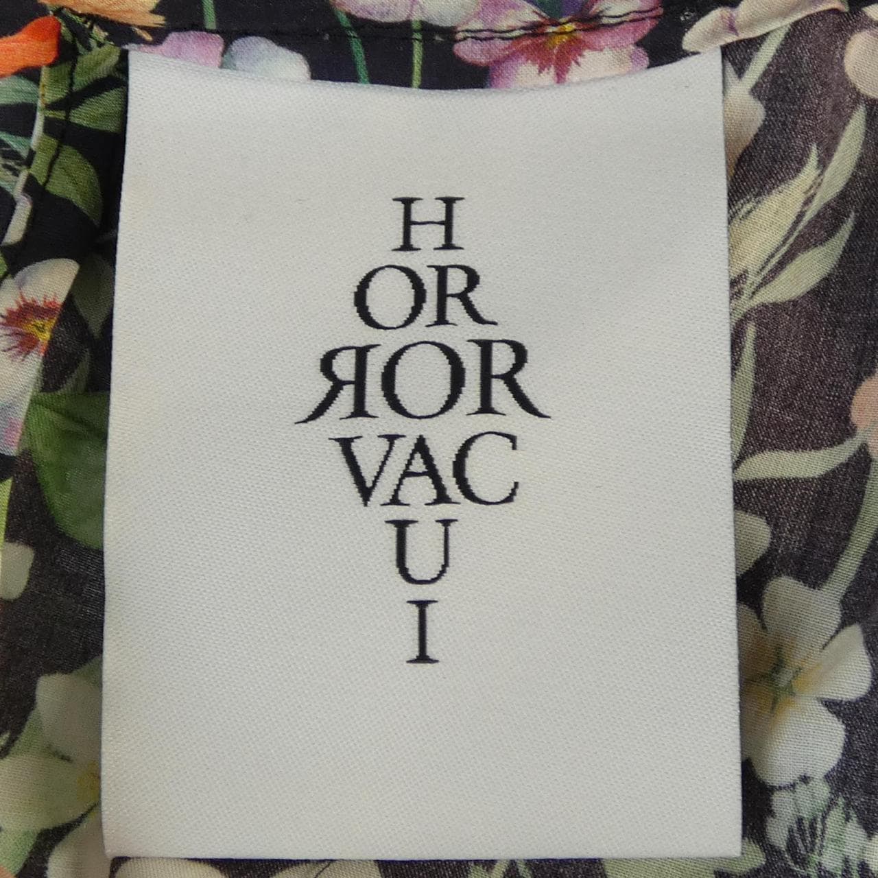 ホラーヴァキュイ HORROR VACUI トップス