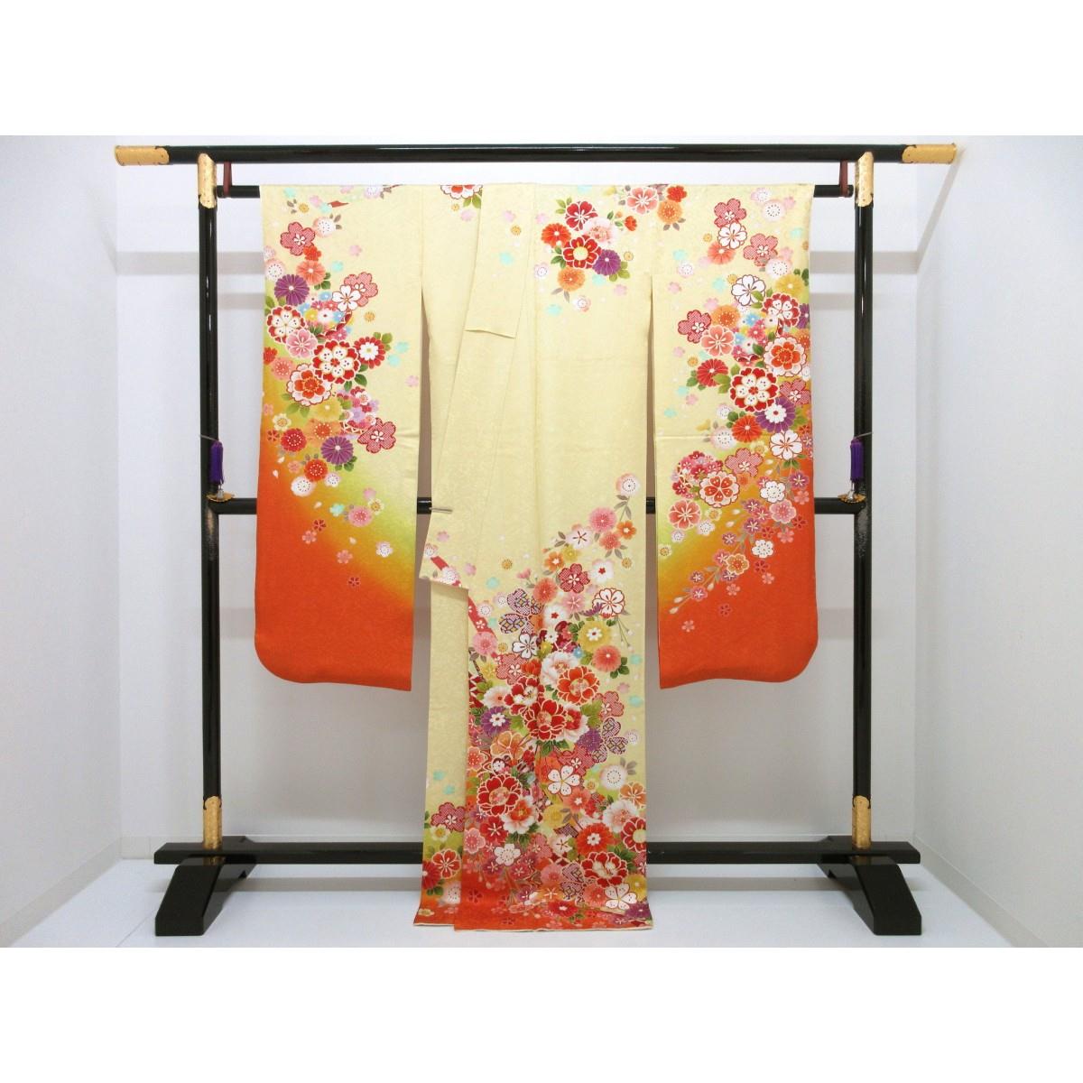 振袖　友禅加工刺繍入り　ボカシ染