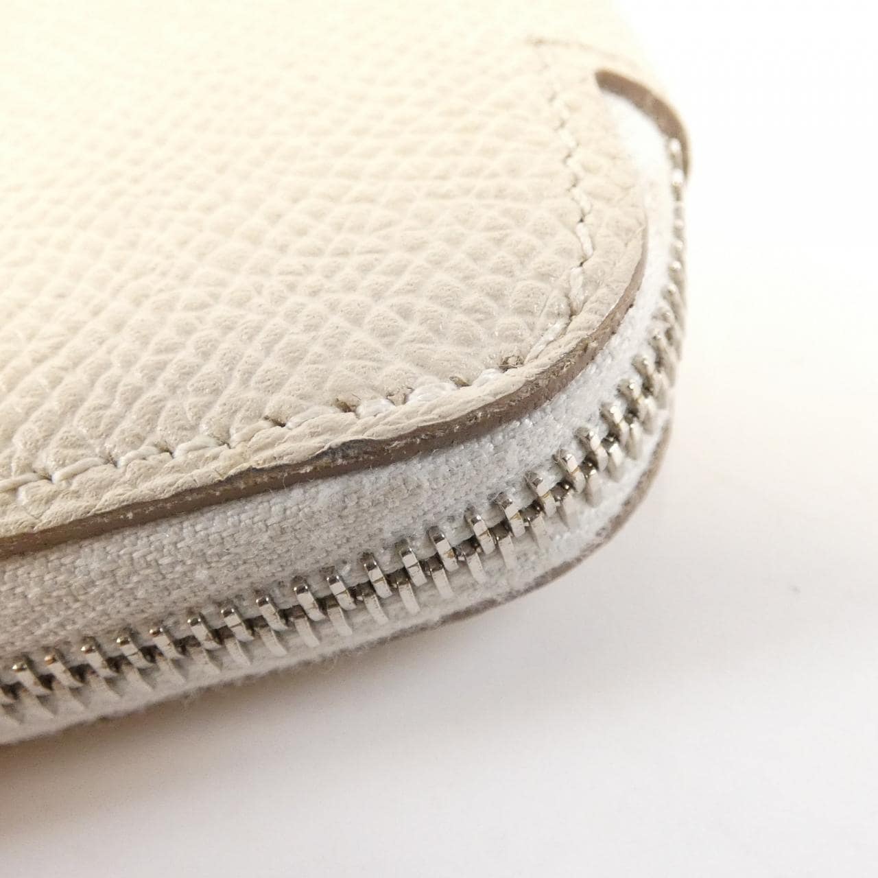 エルメス CARRE EN BOUCLES シルク イン クラシック 071003CK 財布