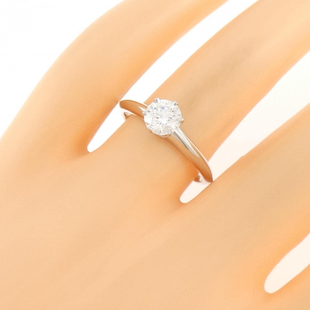 ティファニー クラシックソリティア リング 0.70CT E VVS2