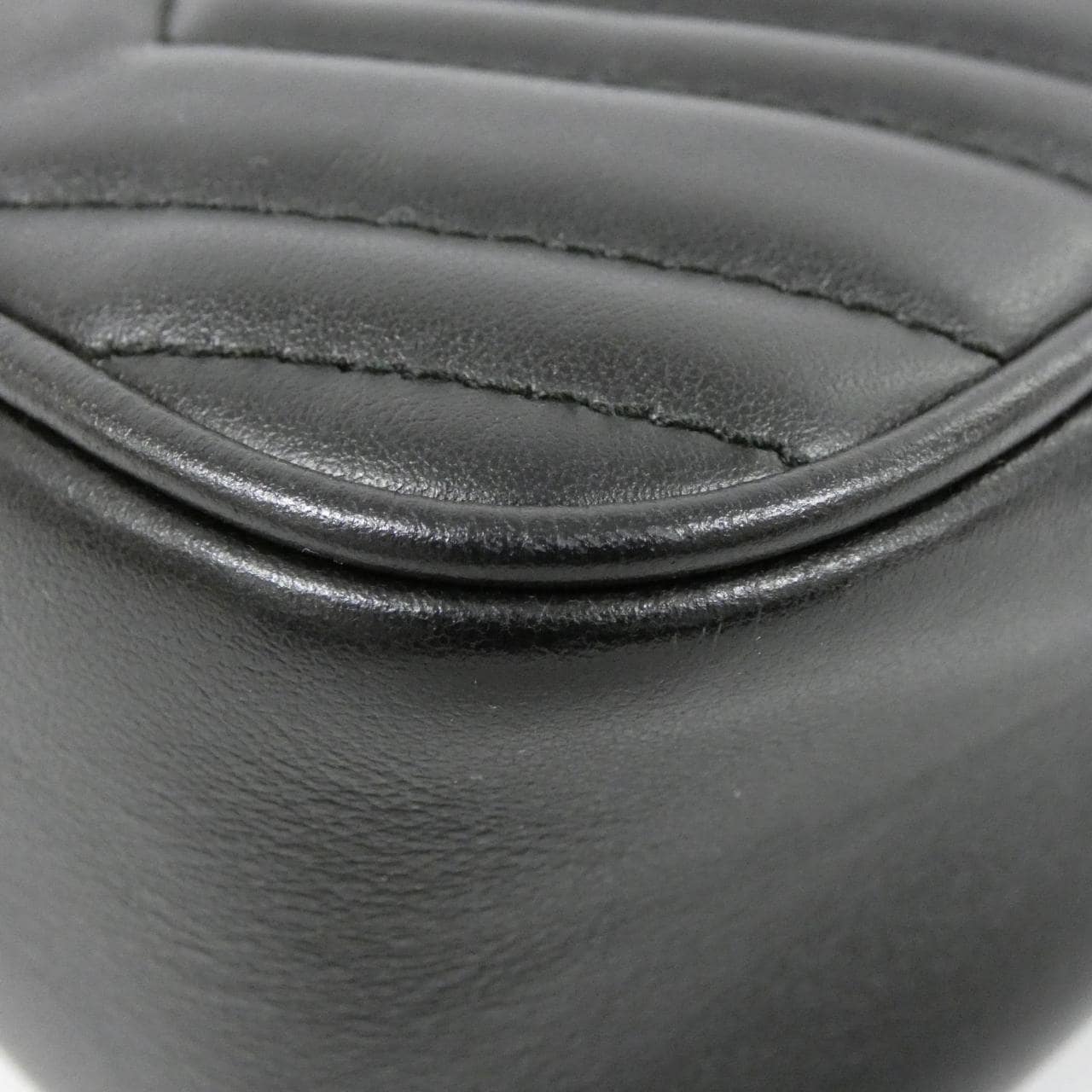 グッチ GG MARMONT 447632 DTD1T ショルダーバッグ