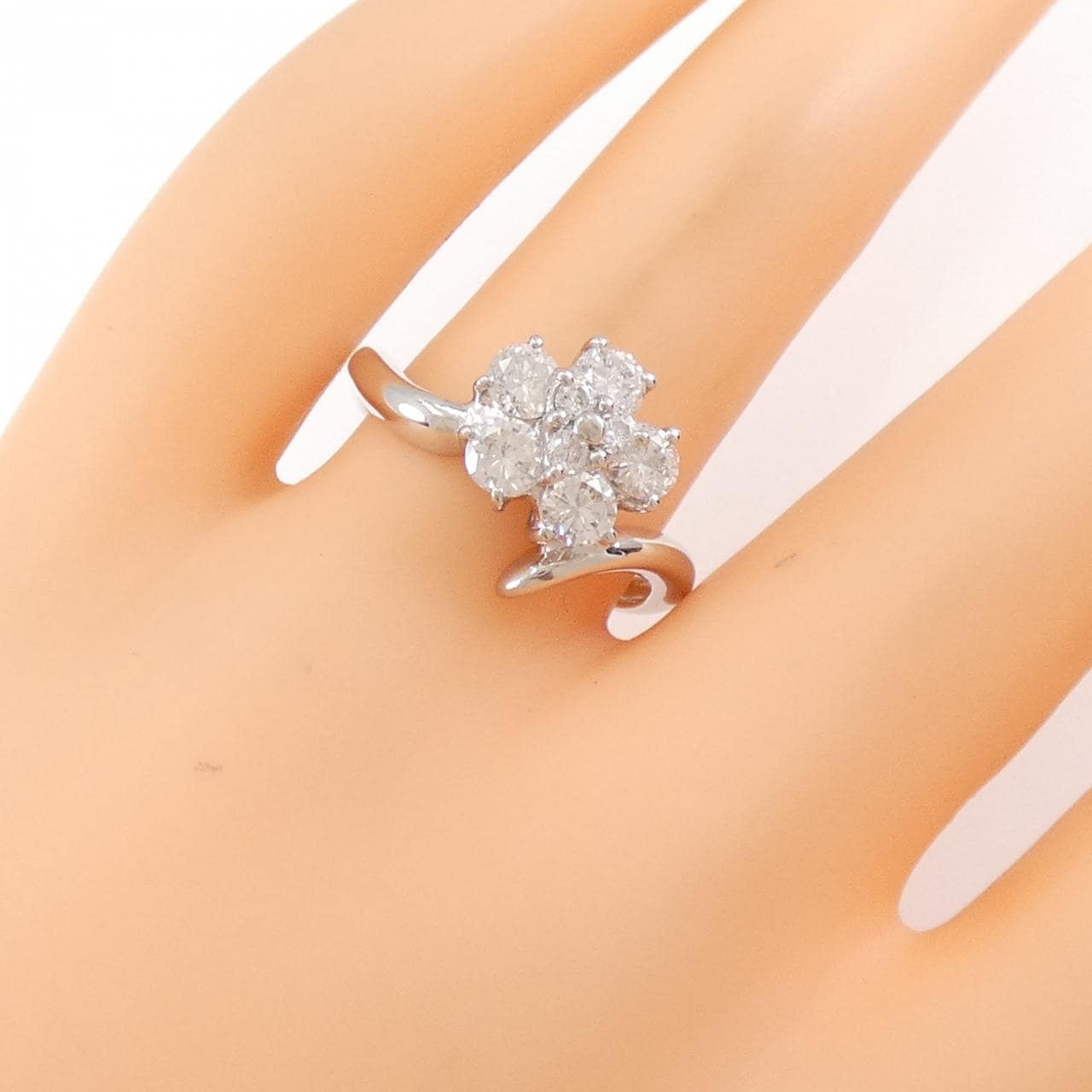 PT900 Flower Diamond Ring 1.00CT