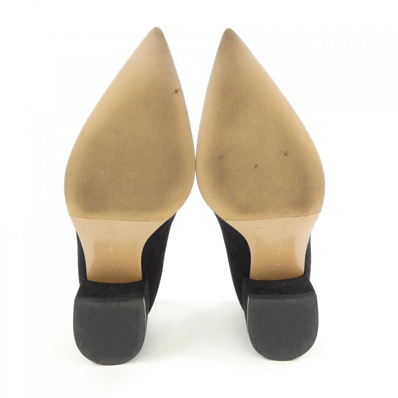 ジャンヴィトロッシ GIANVITO ROSSI パンプス