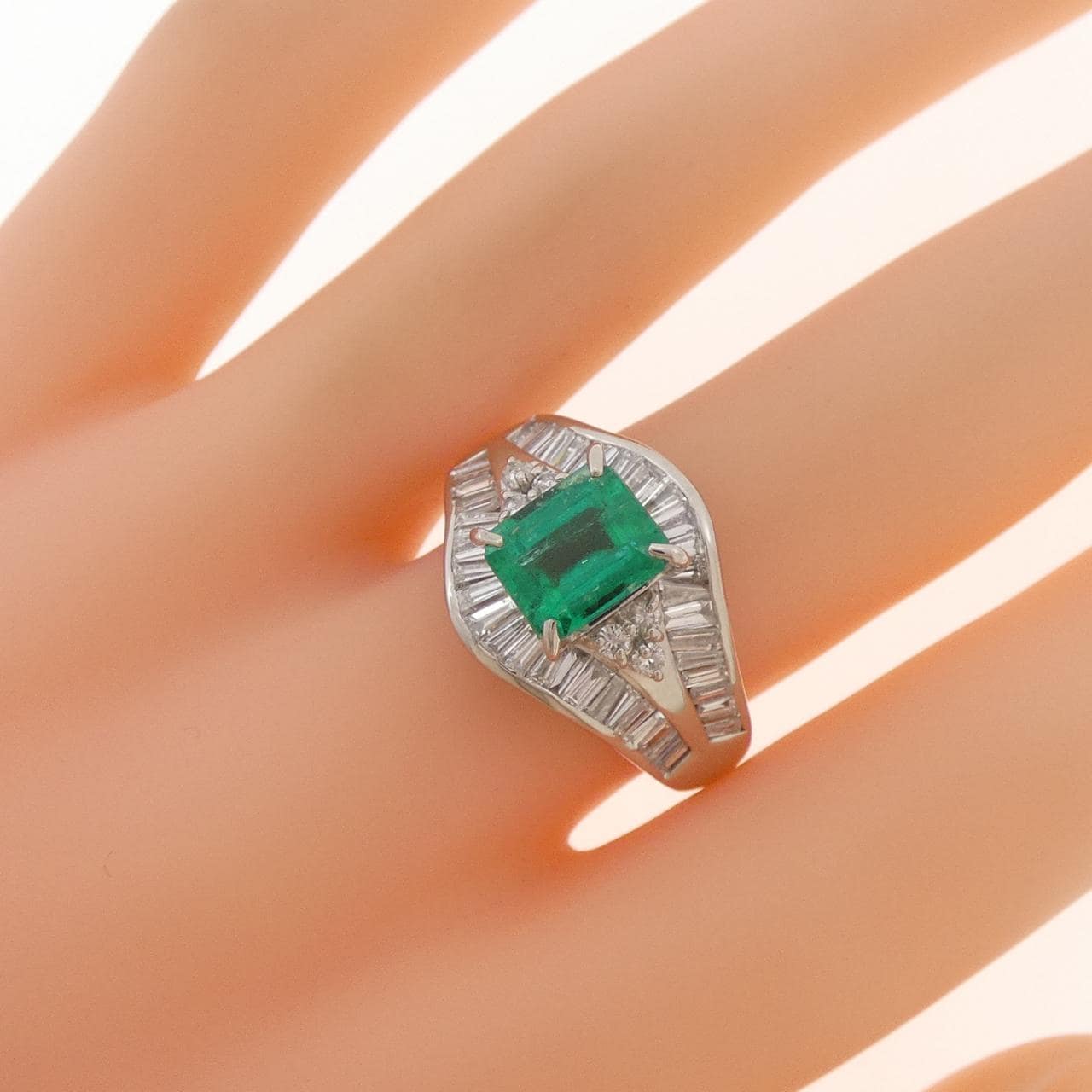 PT900 エメラルド リング 1.65CT