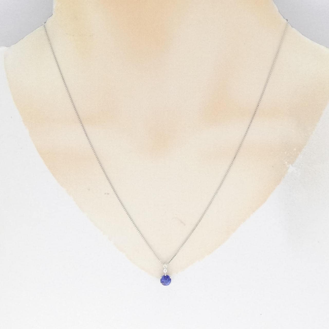 PT/K18WG Sapphire Necklace 0.748CT