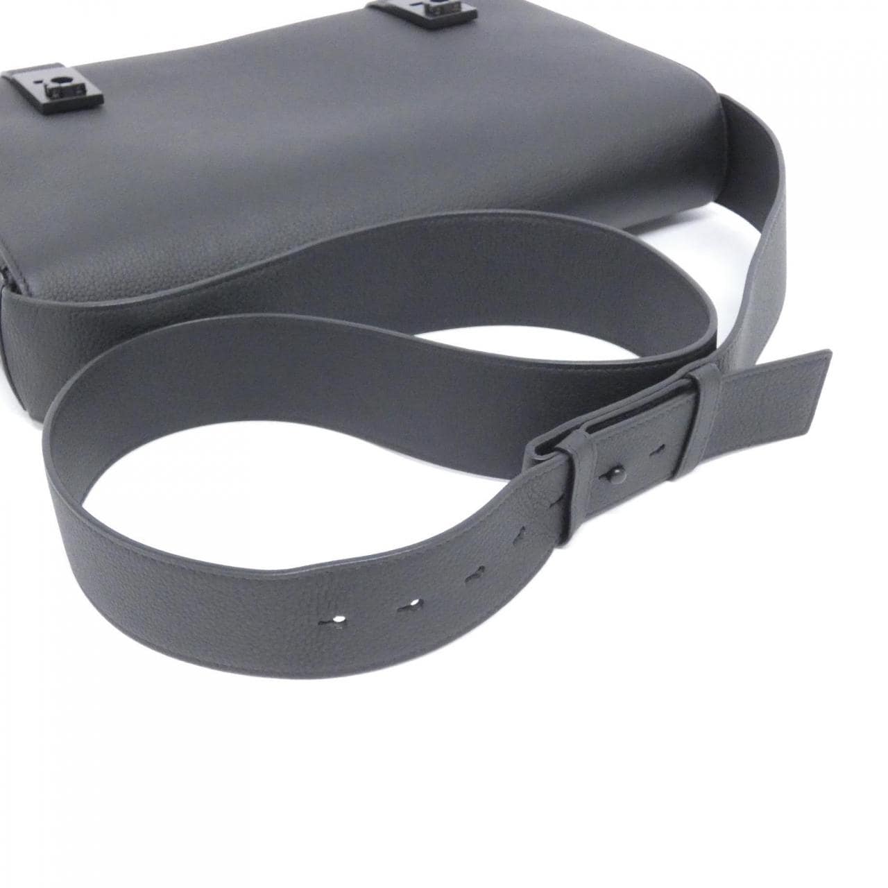 サルヴァトーレフェラガモ 24 1407 ショルダーバッグ