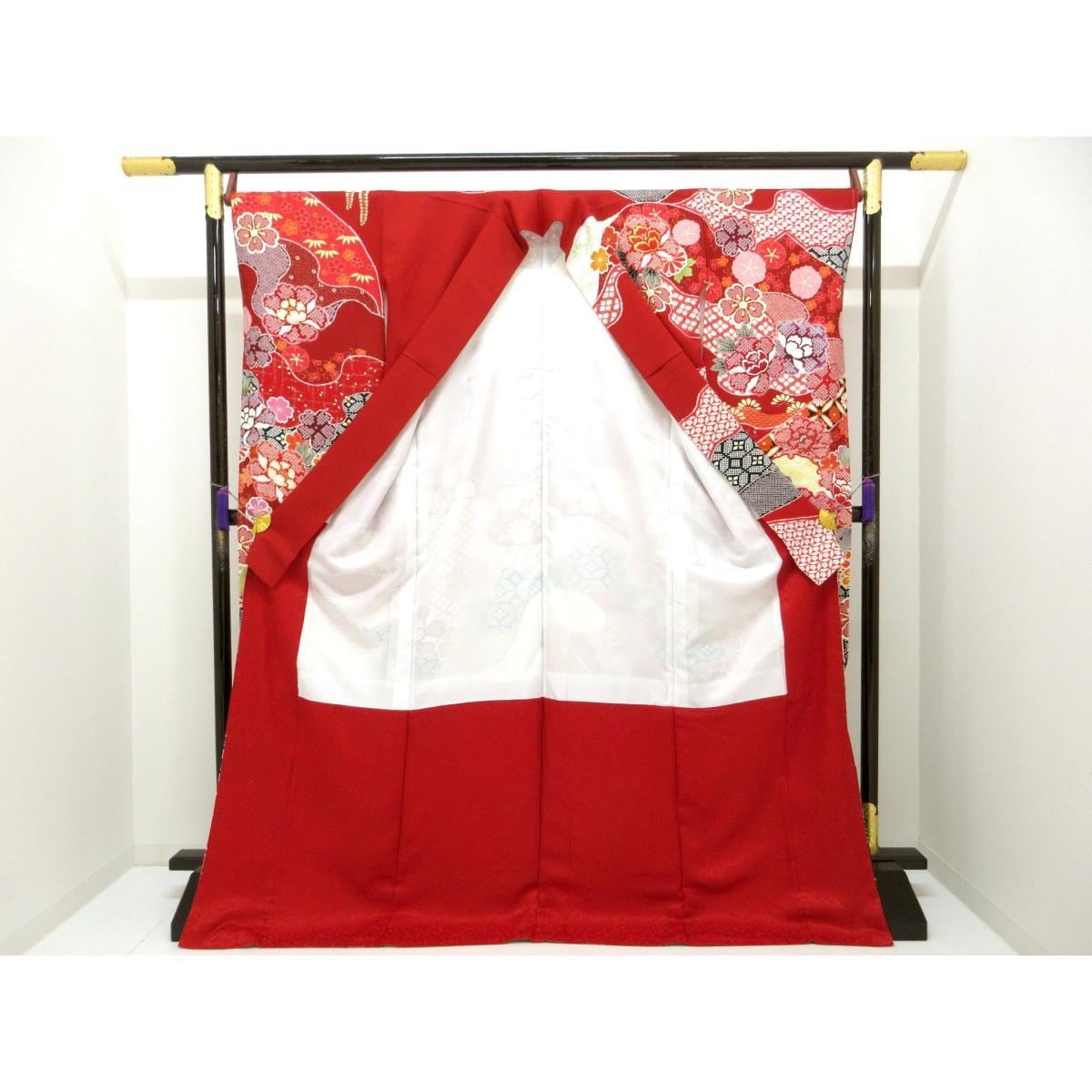 【未使用品】振袖　友禅金彩加工　刺繍入り　身幅Ｌ寸