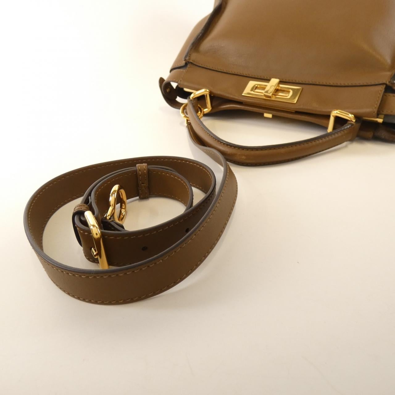 フェンディ ピーカブー 8BN290 5WM バッグ