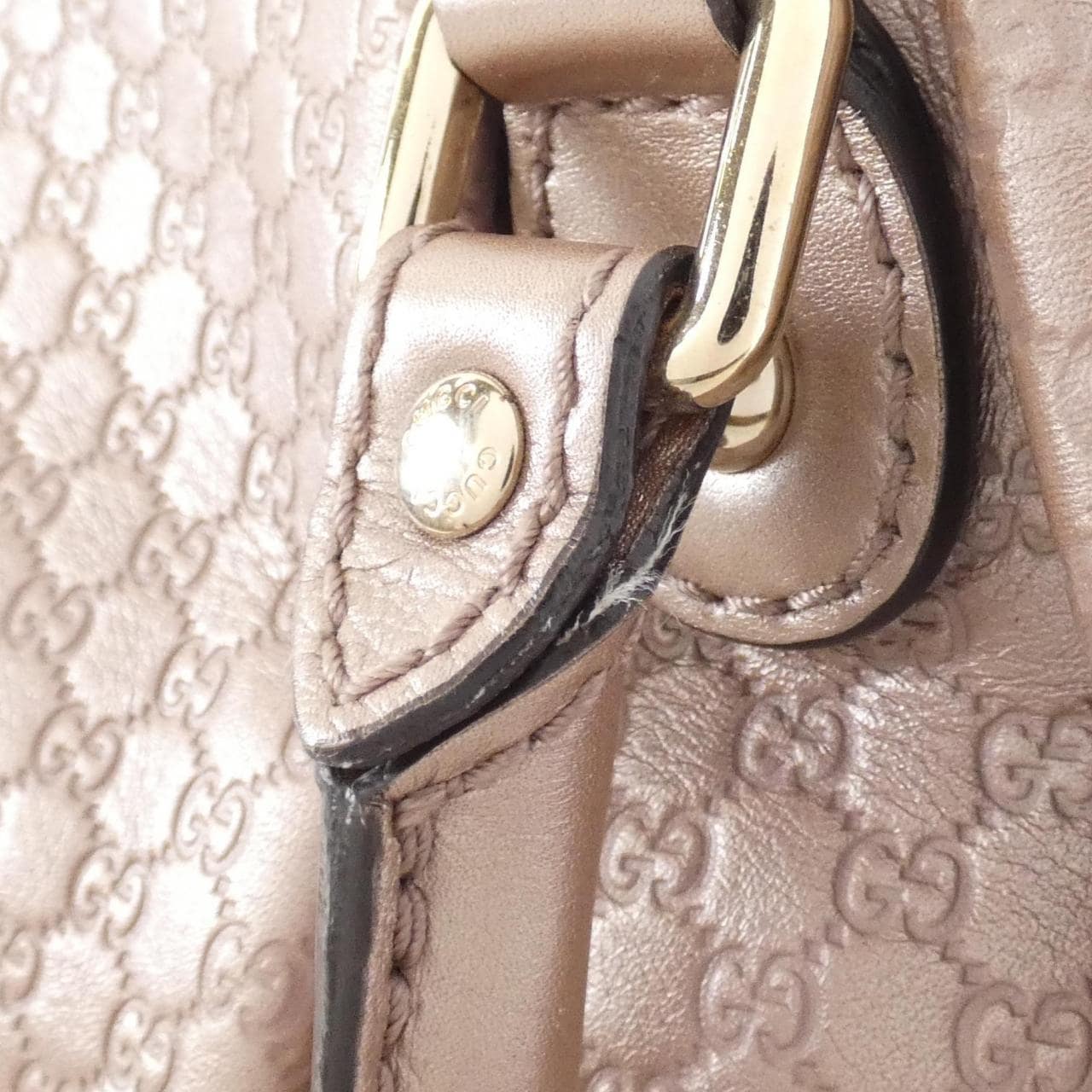 Gucci 247902包