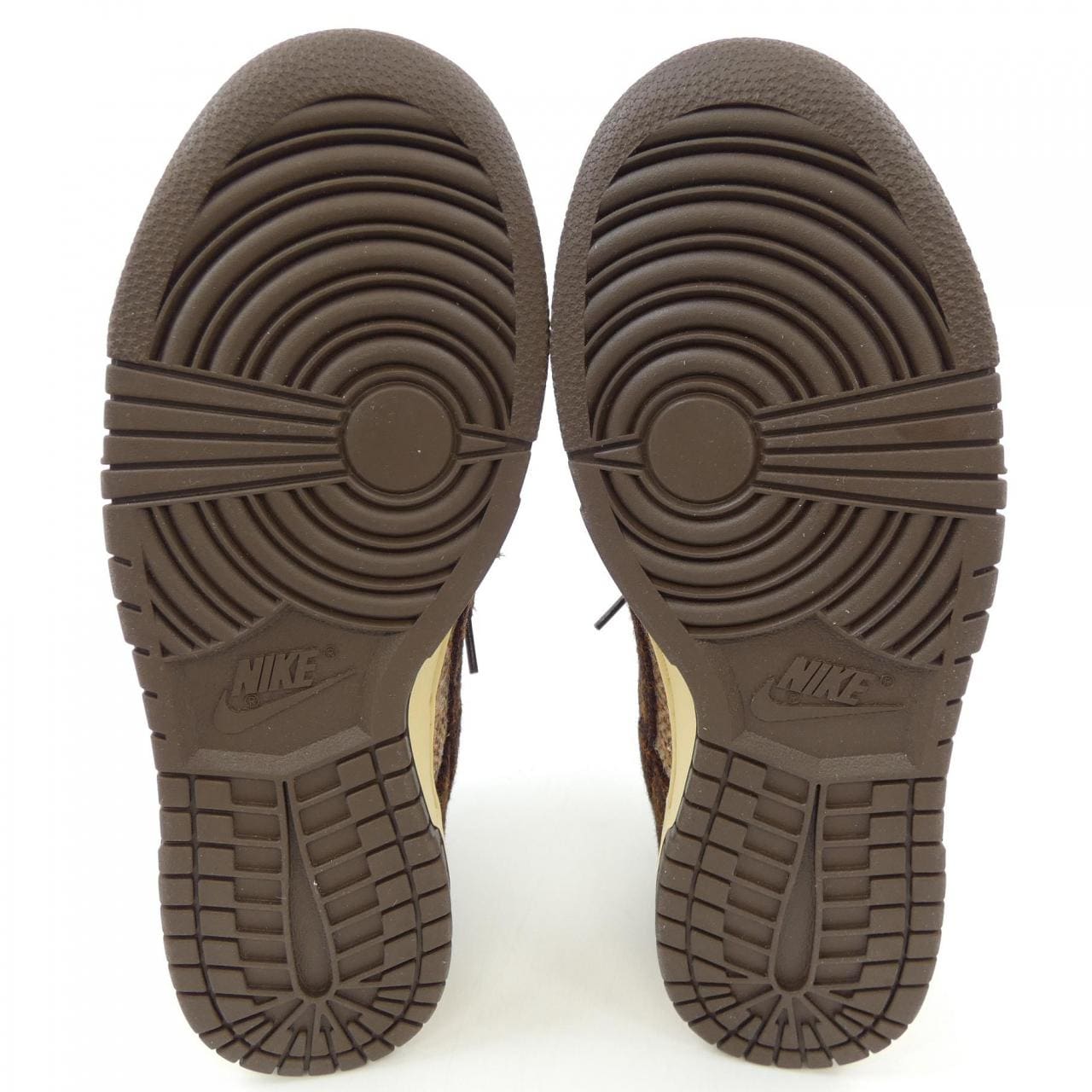 ナイキ NIKE IO0052-200 スニーカー