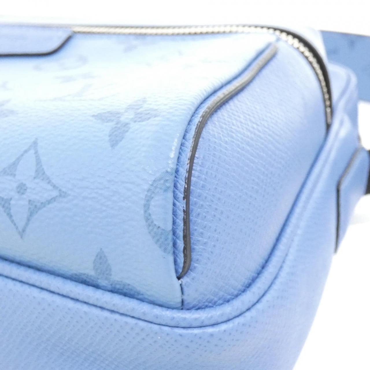 LOUIS VUITTON Taiga Llama 户外邮差包 M30749 单肩包