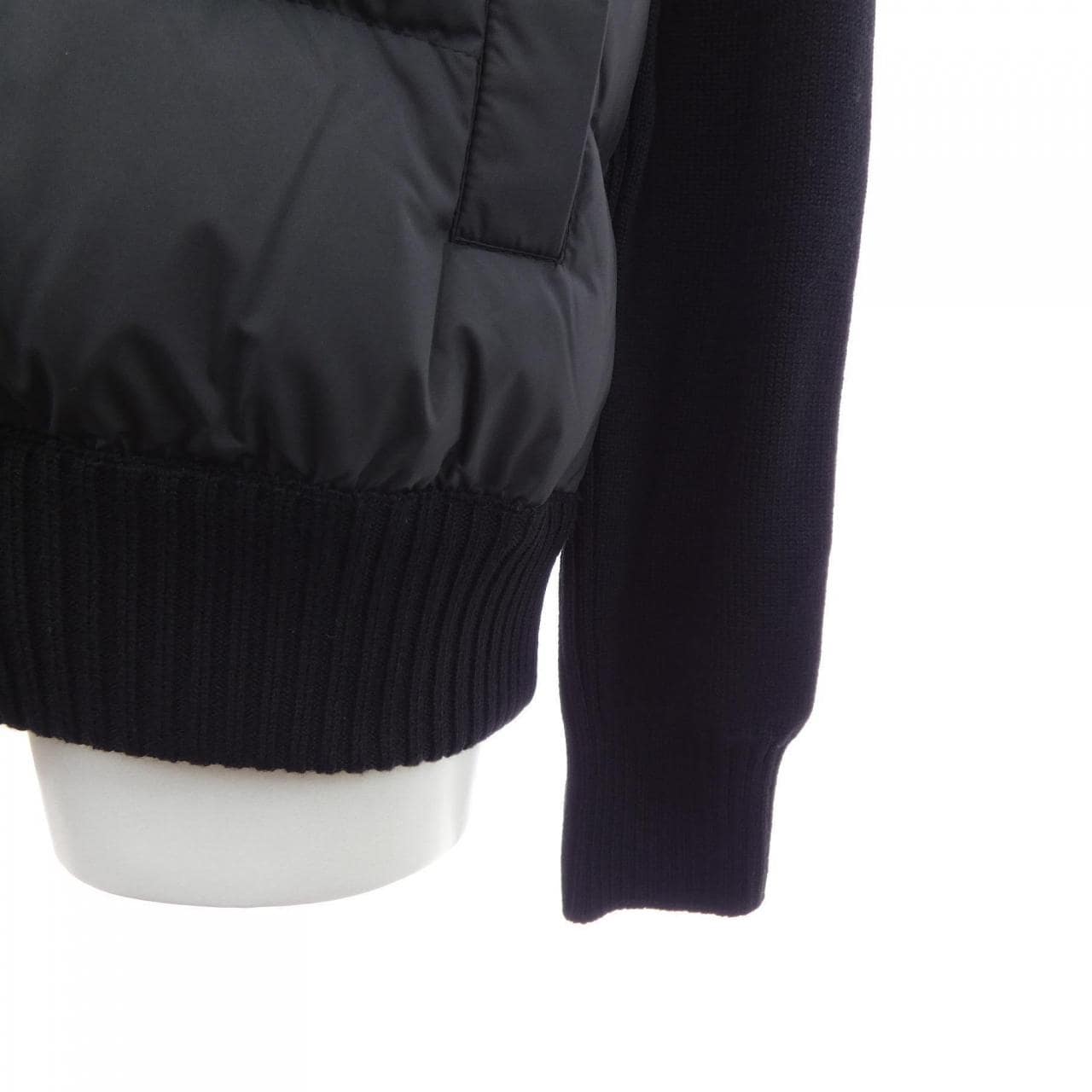 【新品】モンクレール MONCLER 20919B00027 M1131 ダウンジャケット