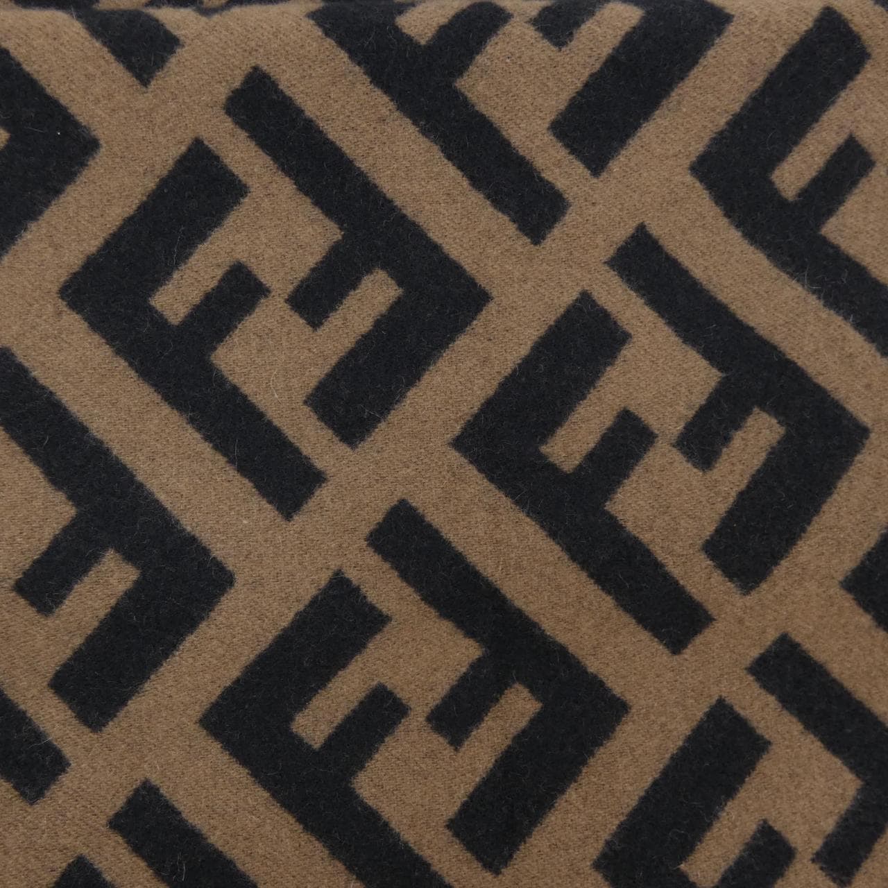 フェンディ FENDI FFマフラー FXT260 A8RS MUFFLER