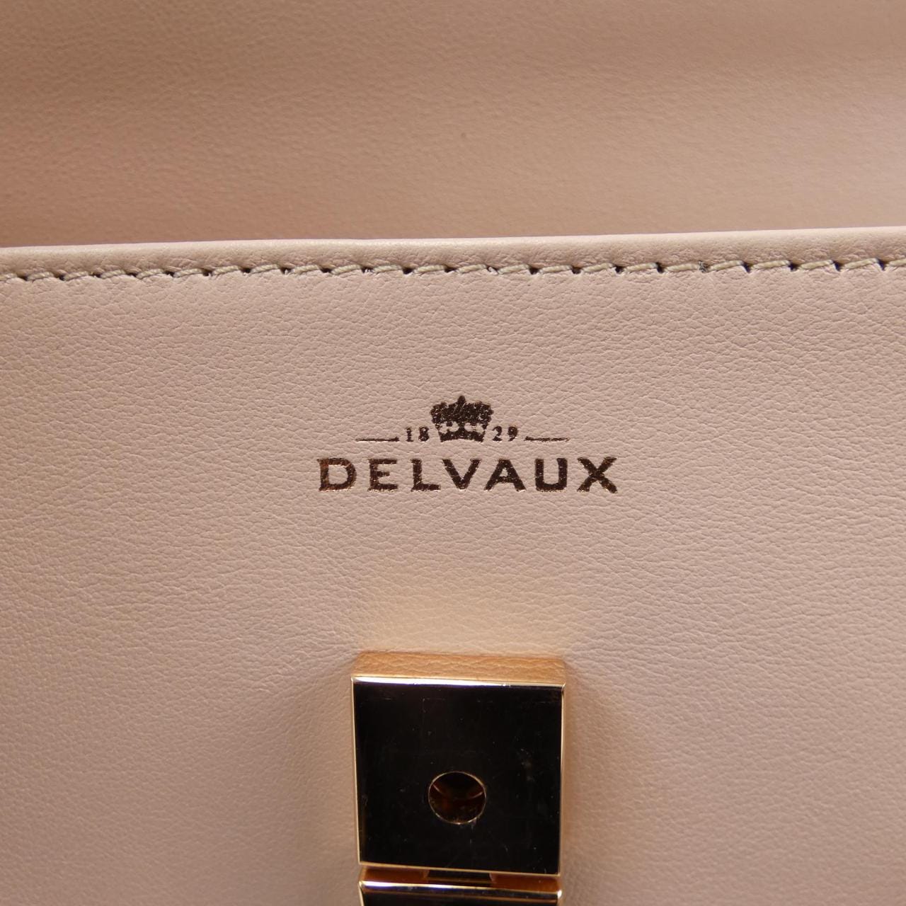 德尔沃DELVAUX