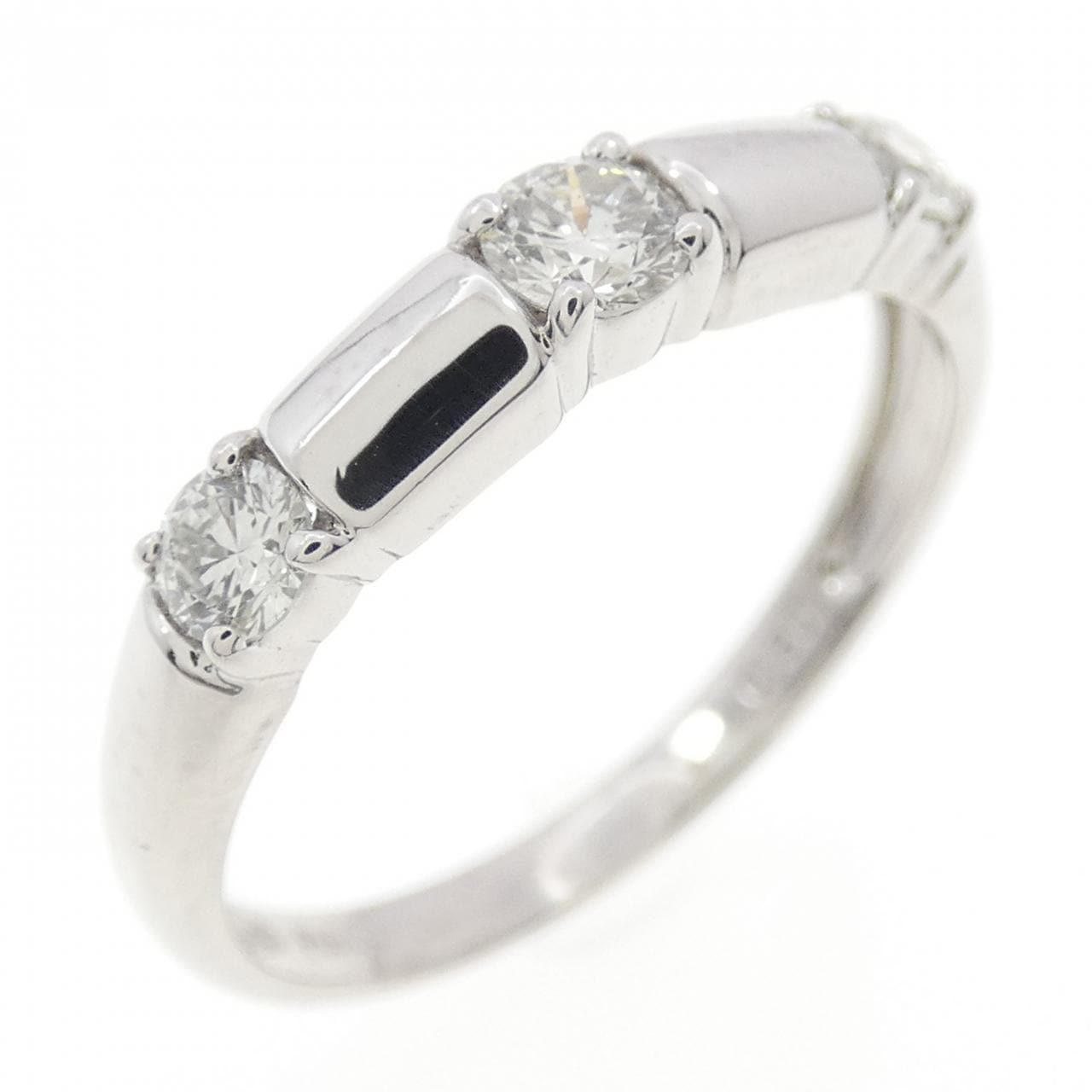 PT900 スリーストーン ダイヤモンド リング 0.30CT