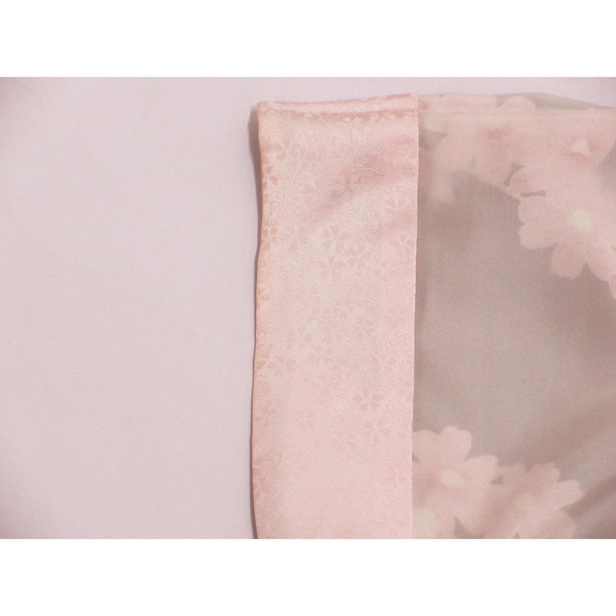 振袖　銀通しボカシ染　友禅金彩加工　刺繍入り