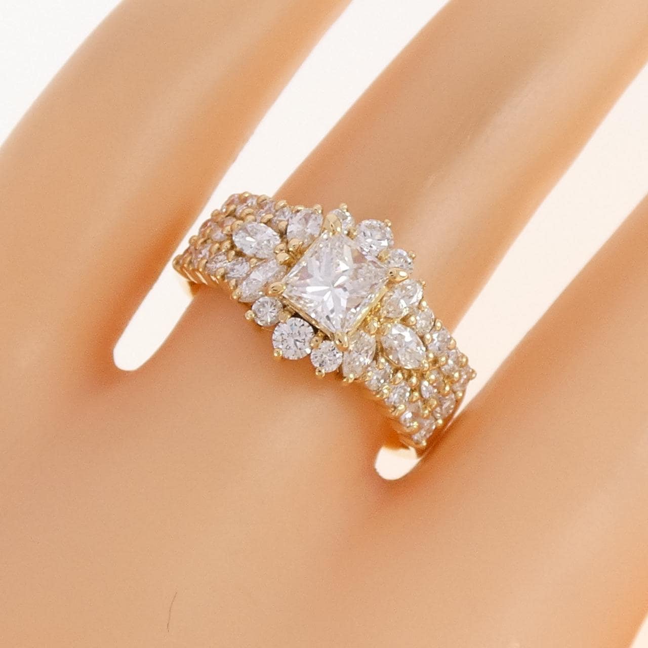 K18YG ダイヤモンド リング 0640CT G SI2 ファンシーカット