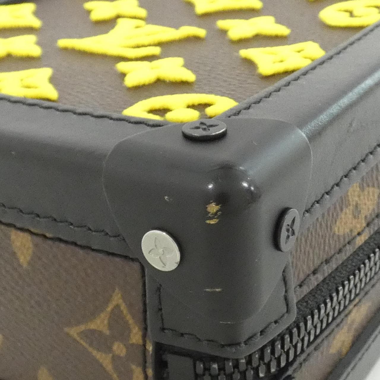 ルイヴィトン モノグラム タフタージュ ヴァーティカル ソフトトランク M45079 ショルダーバッグ