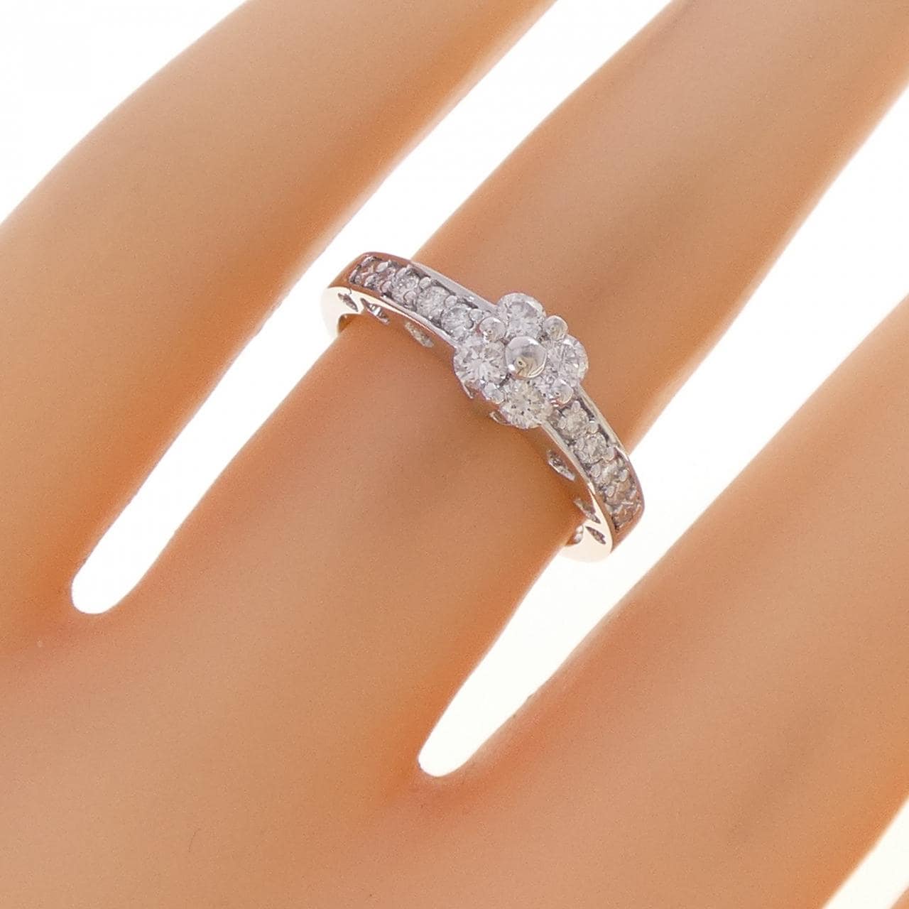 750WG フラワー ダイヤモンド リング 0.37CT