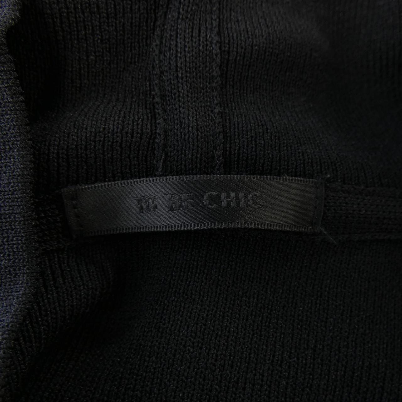 トゥービーシック TO BE CHIC W5F01-312-09 パーカー