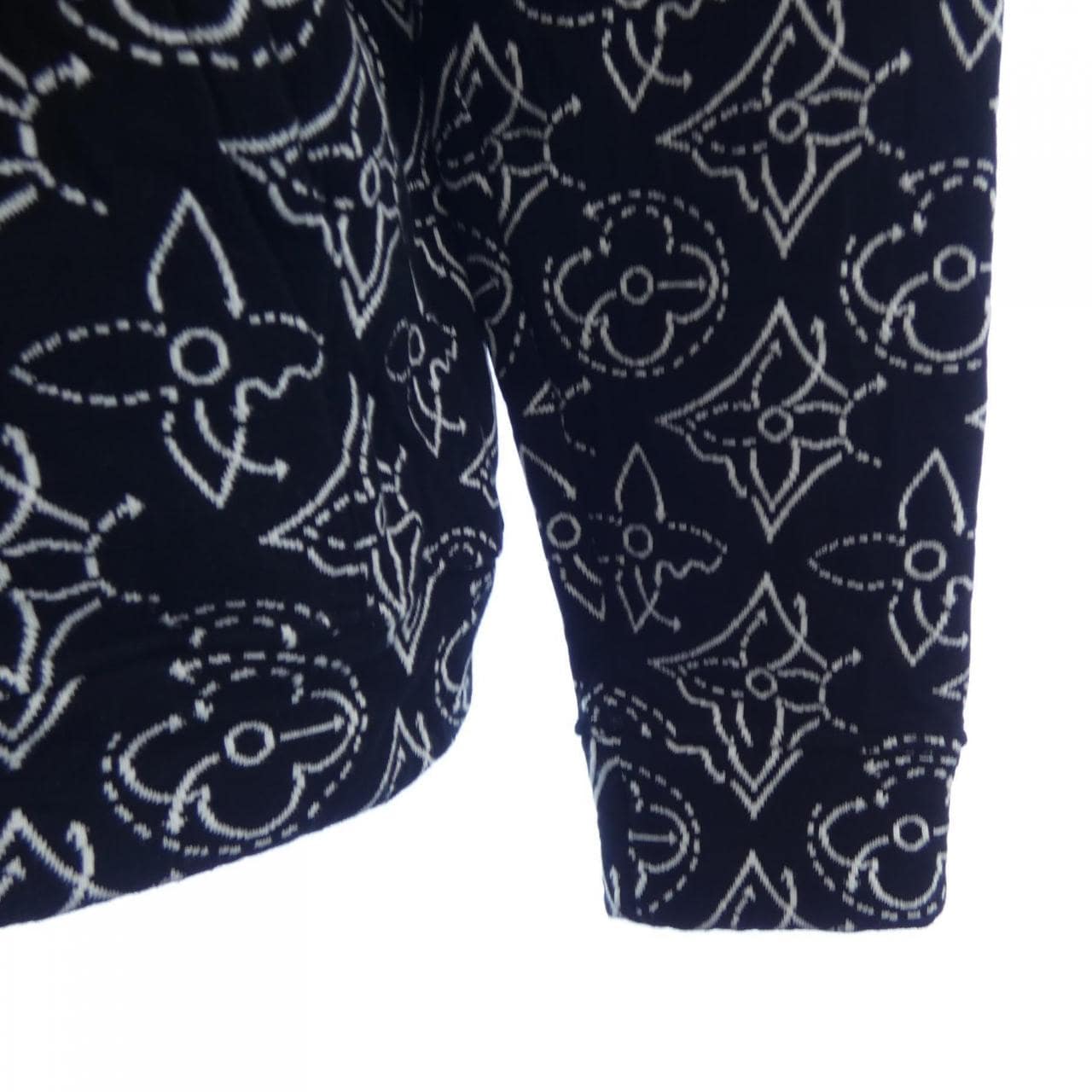 ルイヴィトン LOUIS VUITTON NBAストゥラティージクフラワーキルテッドフーディ HLY12WDM0 パーカー