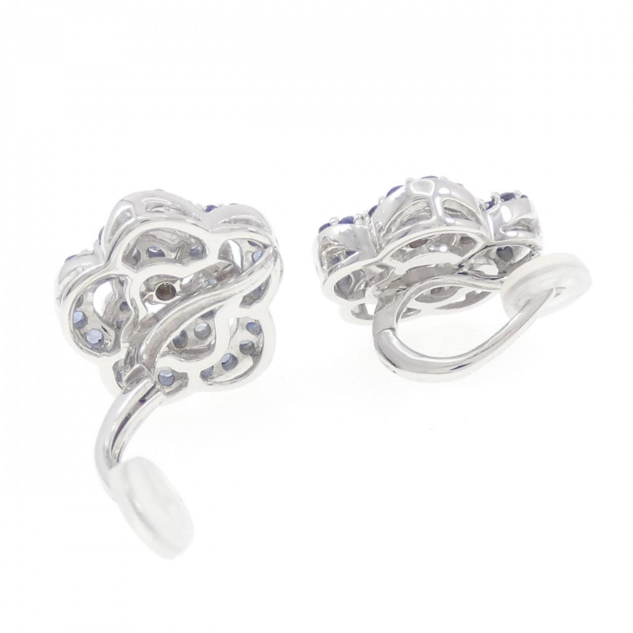 K18WG フラワー サファイヤ イヤリング 1.04CT