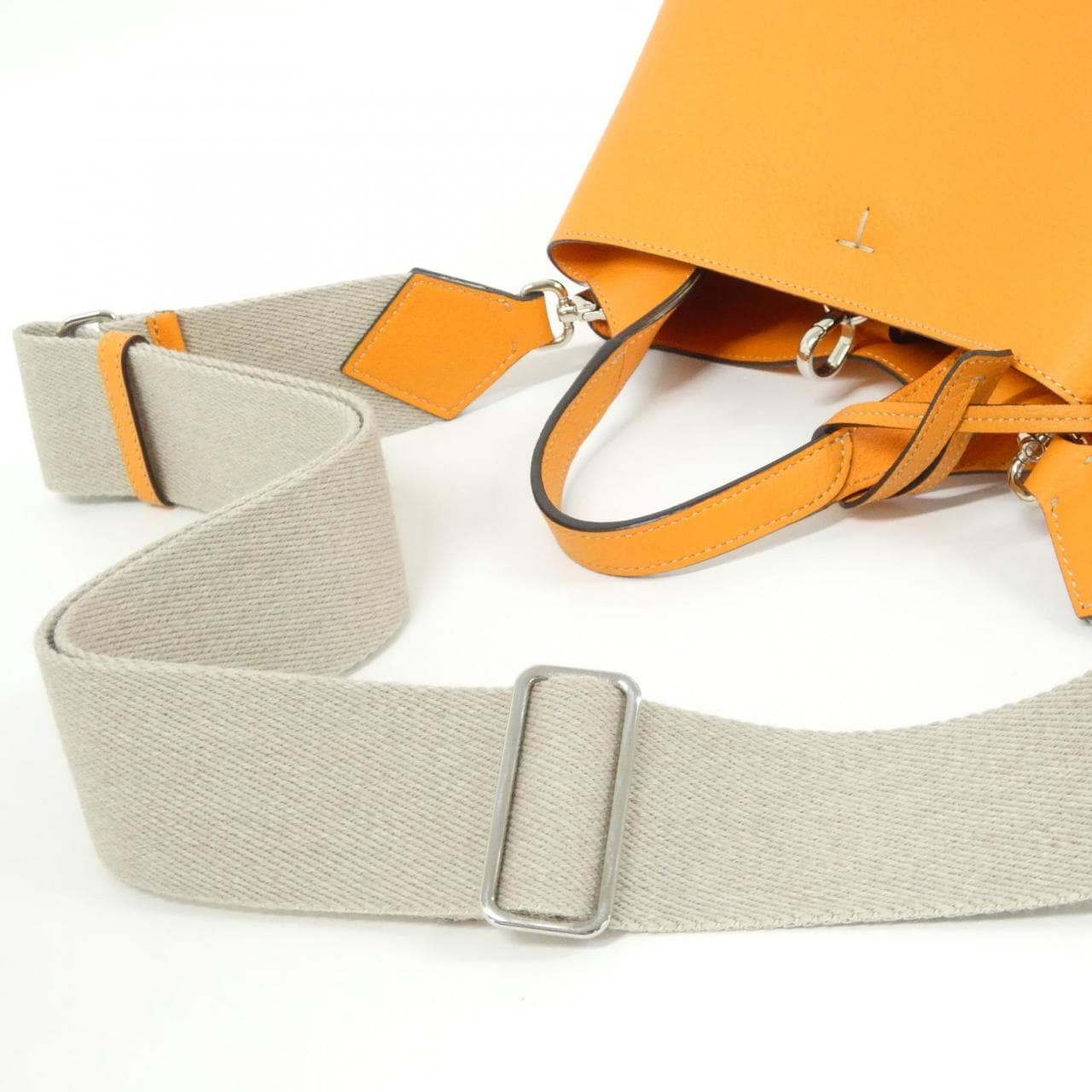 トッズ XBWAPAE90L2QRIG601 バッグ