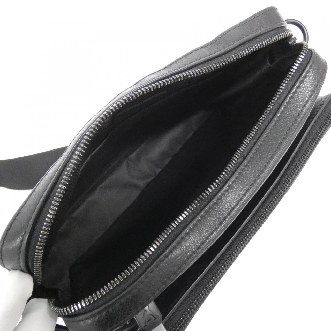 ルイヴィトン モノグラム シャドウ トリオ メッセンジャー M46602 ショルダーバッグ