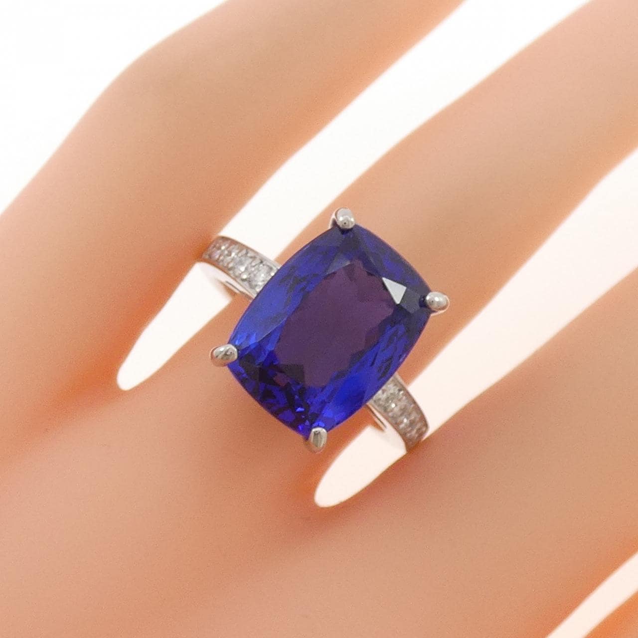 PT900 Tanzanite Ring 8.87 CT