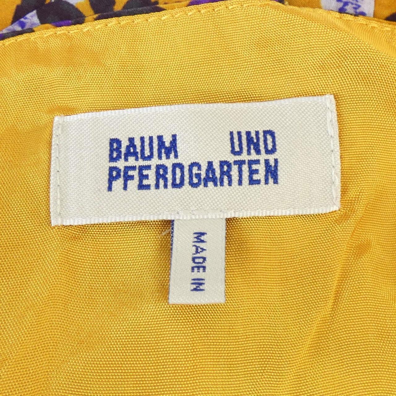 バウムウンドヘルガーデン Baum und Pferdgarten トップス