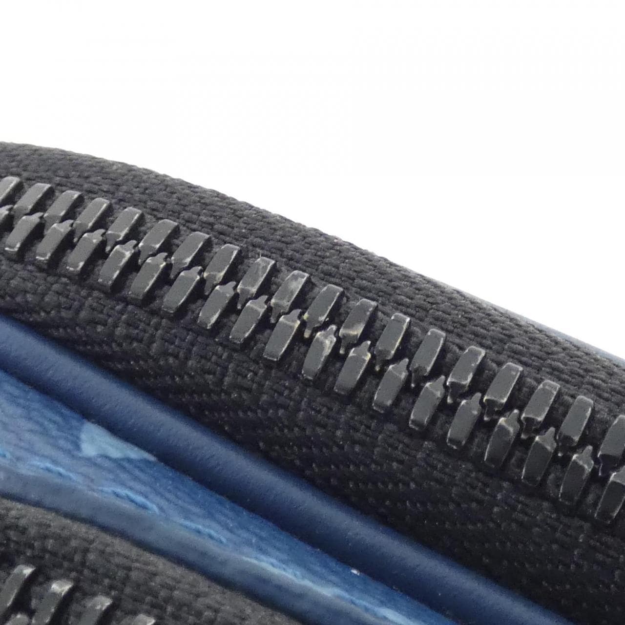 ルイヴィトン モノグラム トーン アルファ ウェアラブル ウォレット M82801 ショルダーバッグ