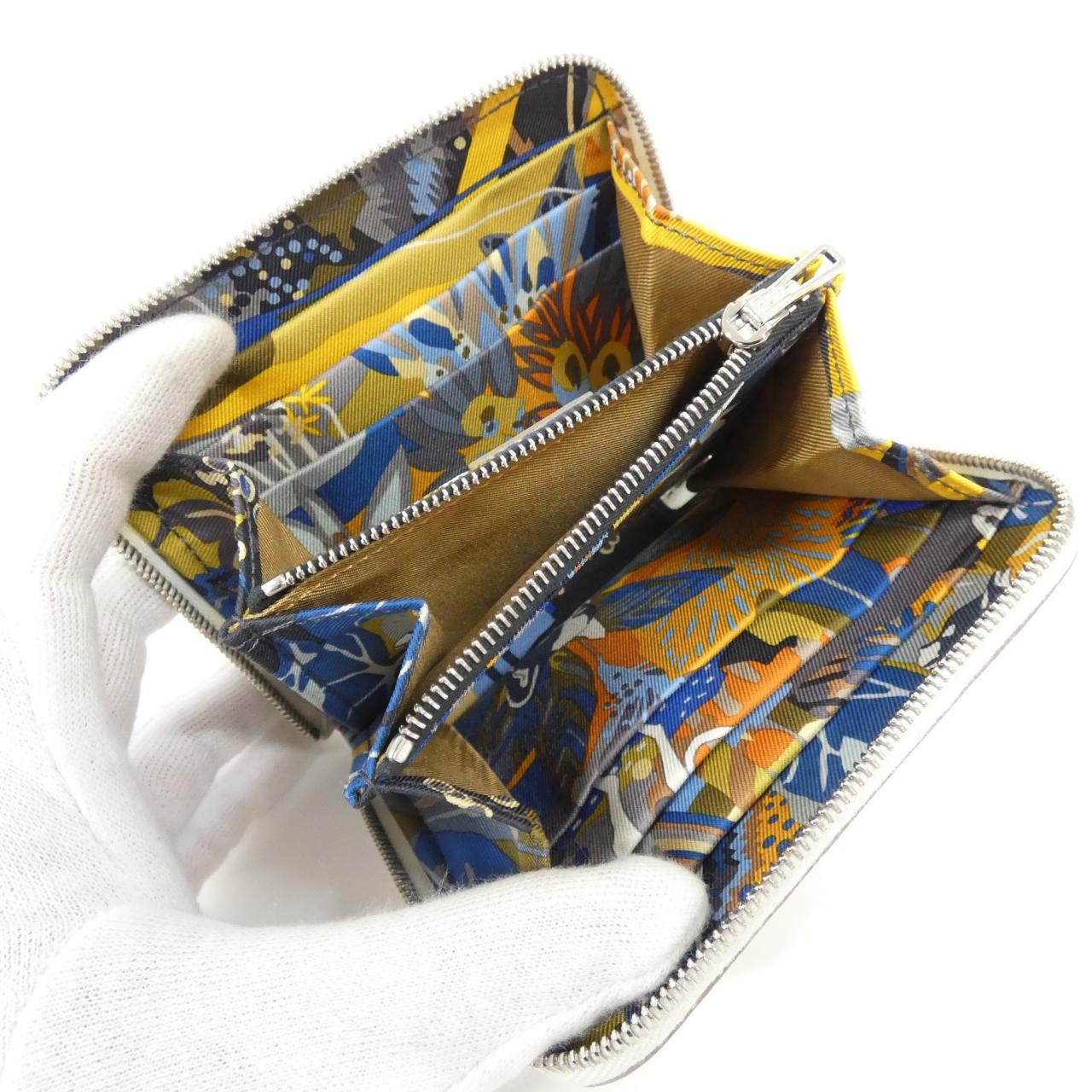 エルメス EN LIBERTE シルク イン コンパクト 084266CK 財布