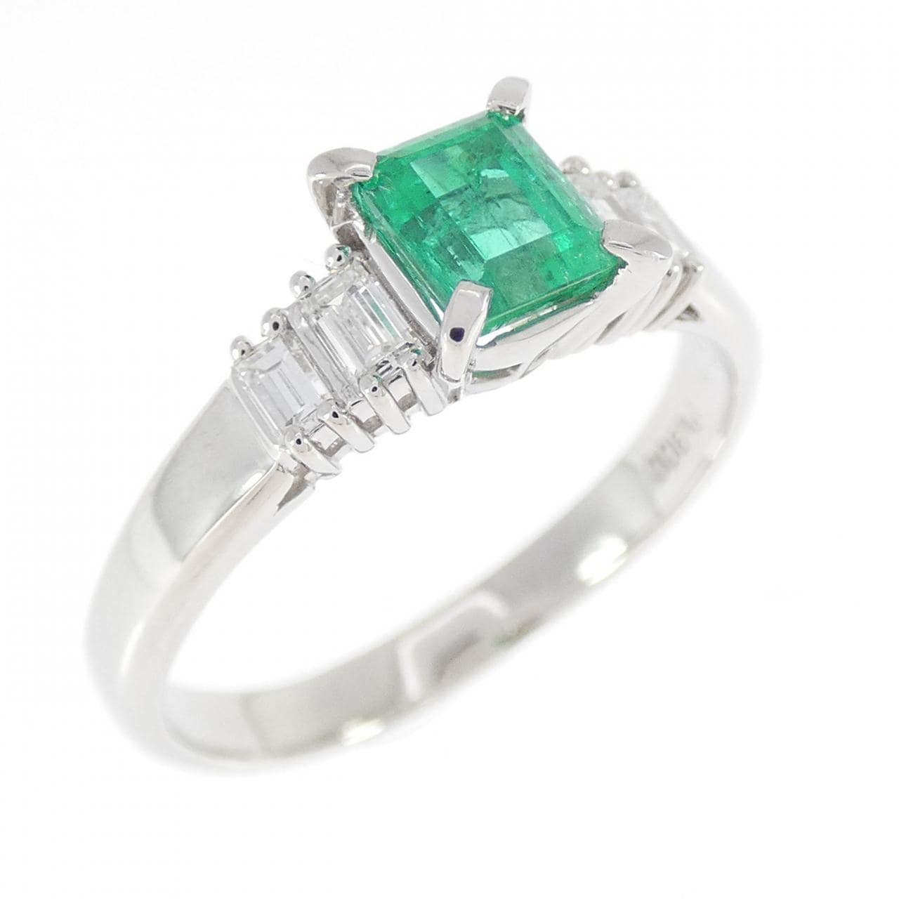 PT900 エメラルド リング 0.67CT