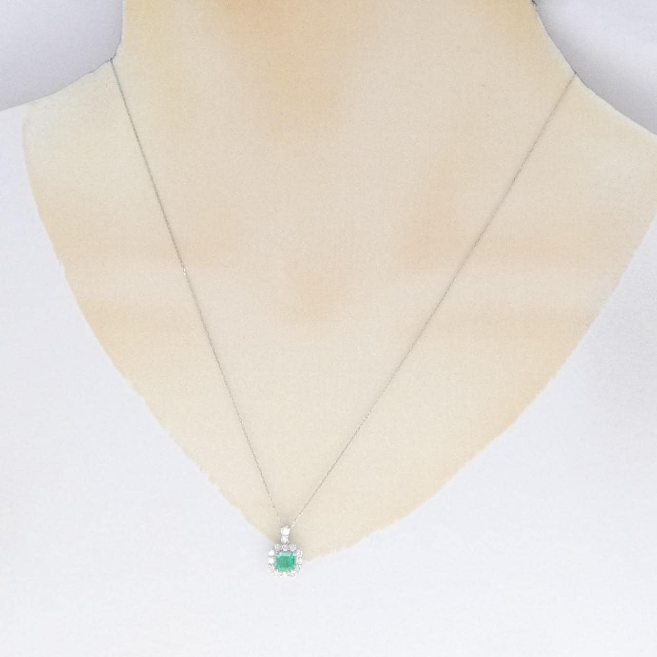 PT900 エメラルド ネックレス 0.67CT