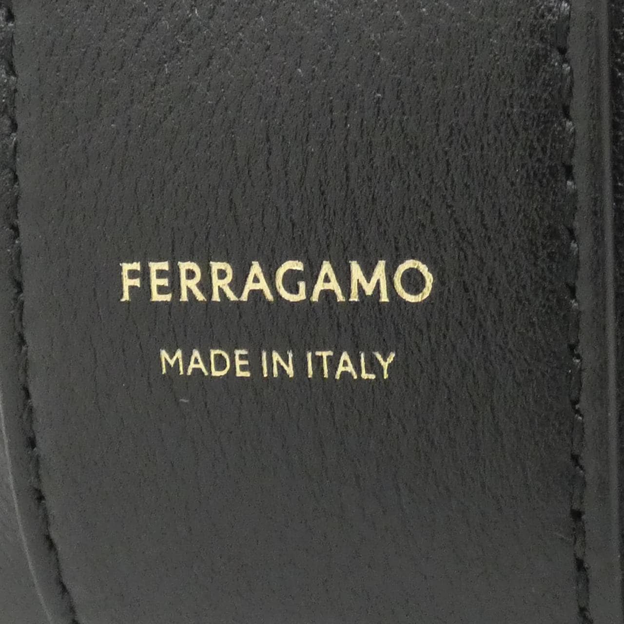 【新品】サルヴァトーレフェラガモ HUG 21 5974 ショルダーバッグ