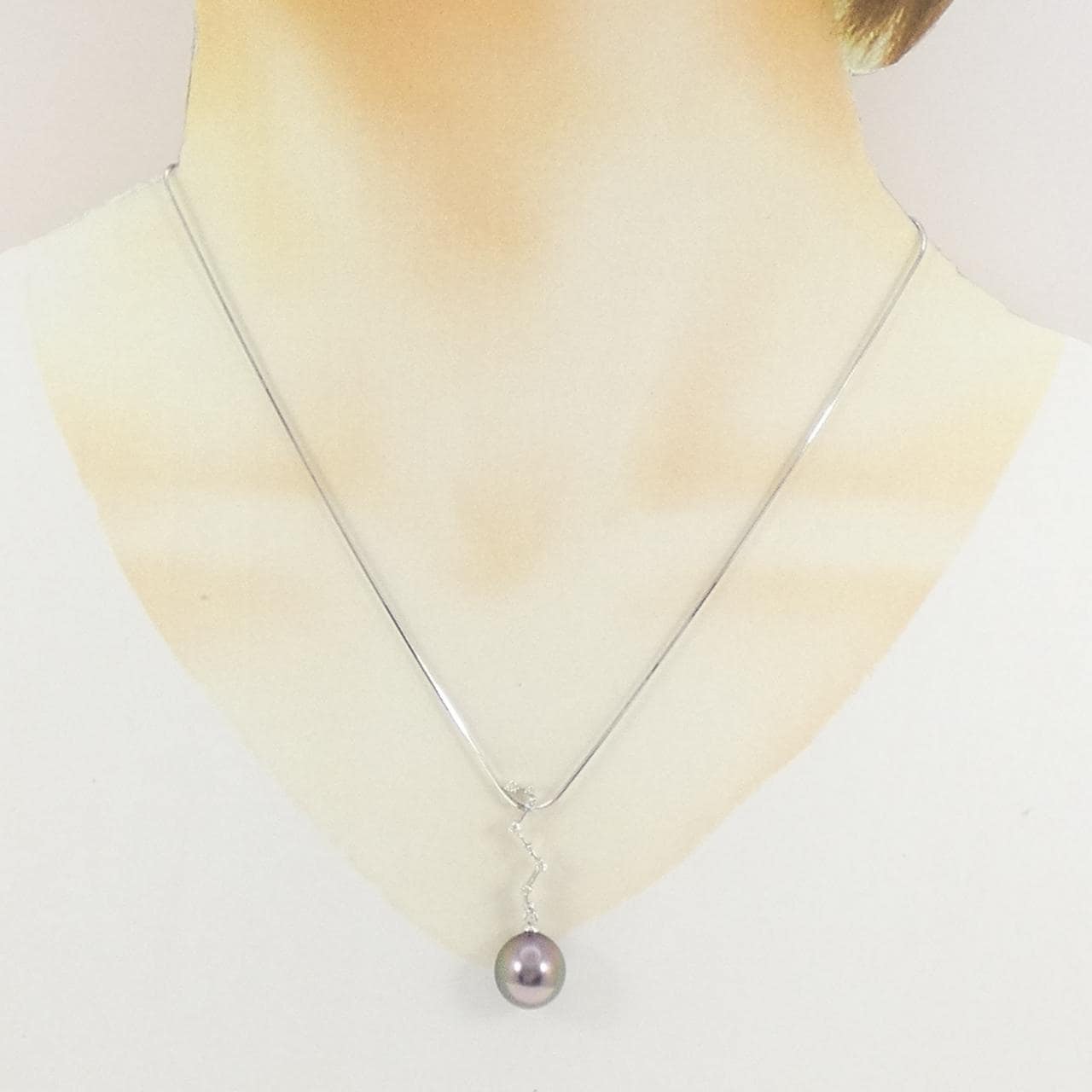 K18WG/750WG 黒蝶パール ネックレス