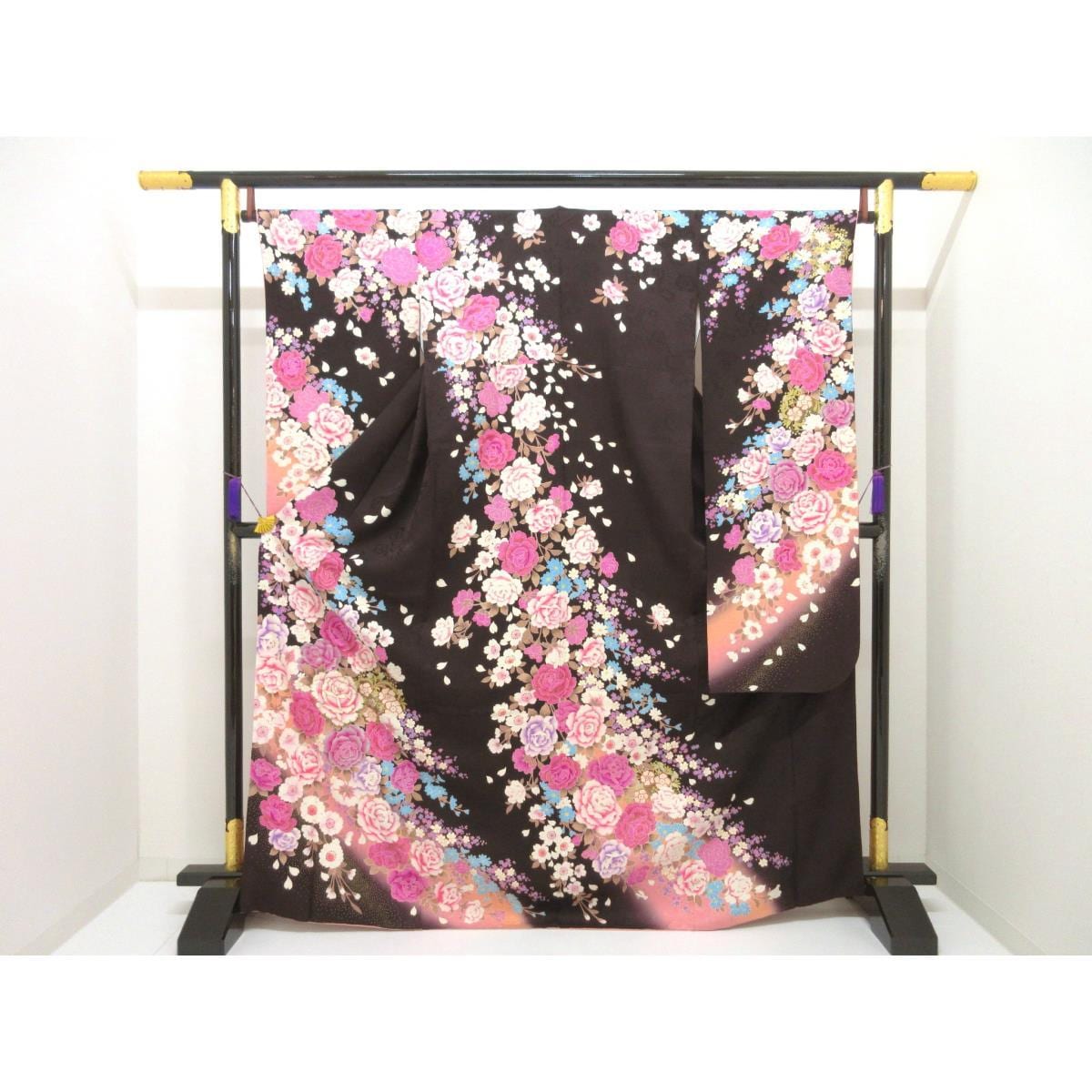 振袖　友禅金彩加工　刺繍入りボカシ染　ラインストーン入り