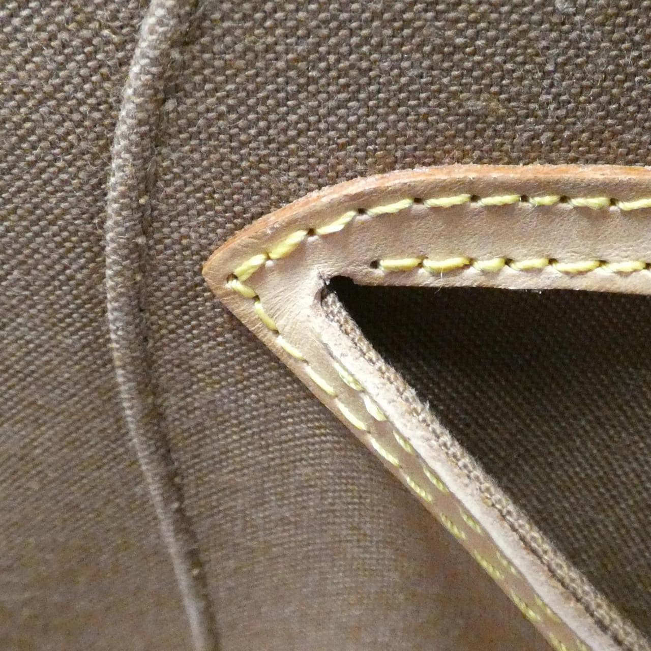 LOUIS VUITTON Monogram Ellipse MM M51126 Bag