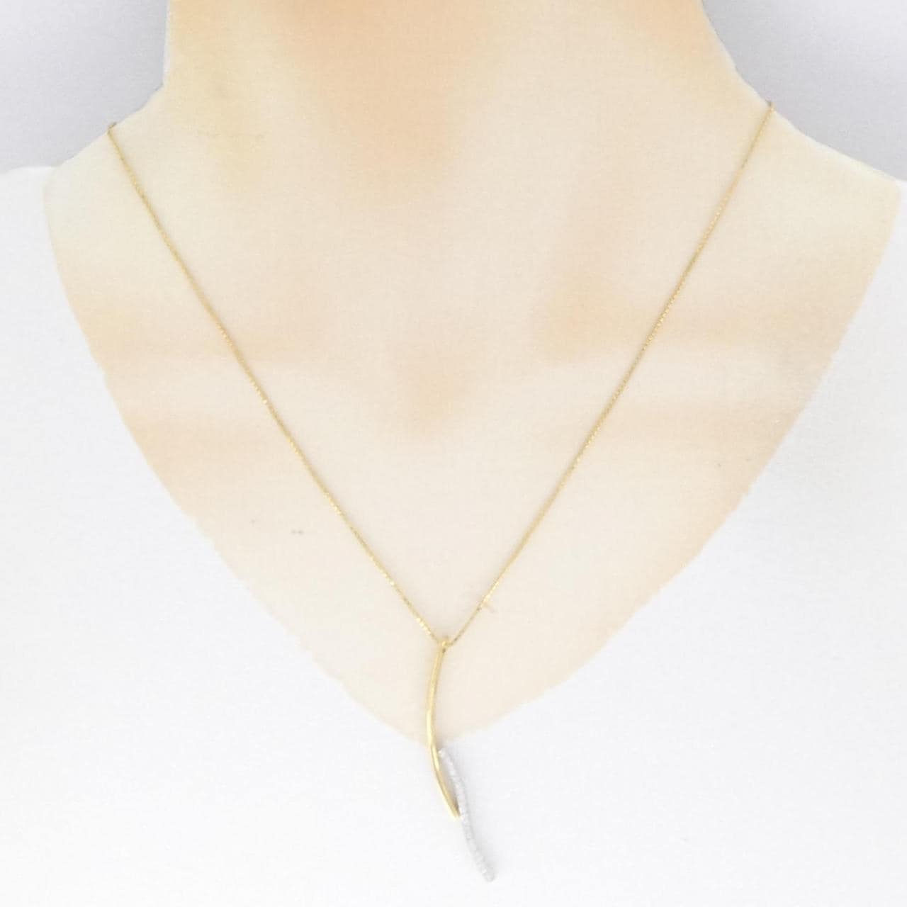 750YG/750WG Diamond necklace