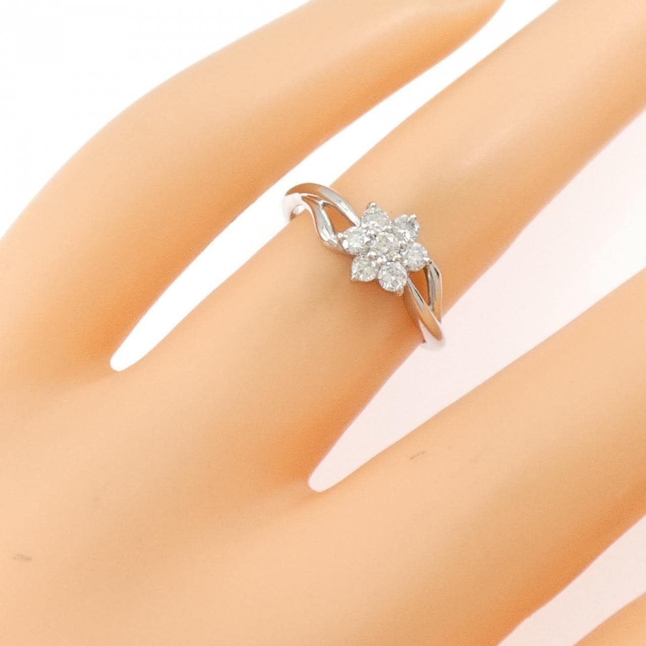 PT900 フラワー ダイヤモンド リング 0.30CT