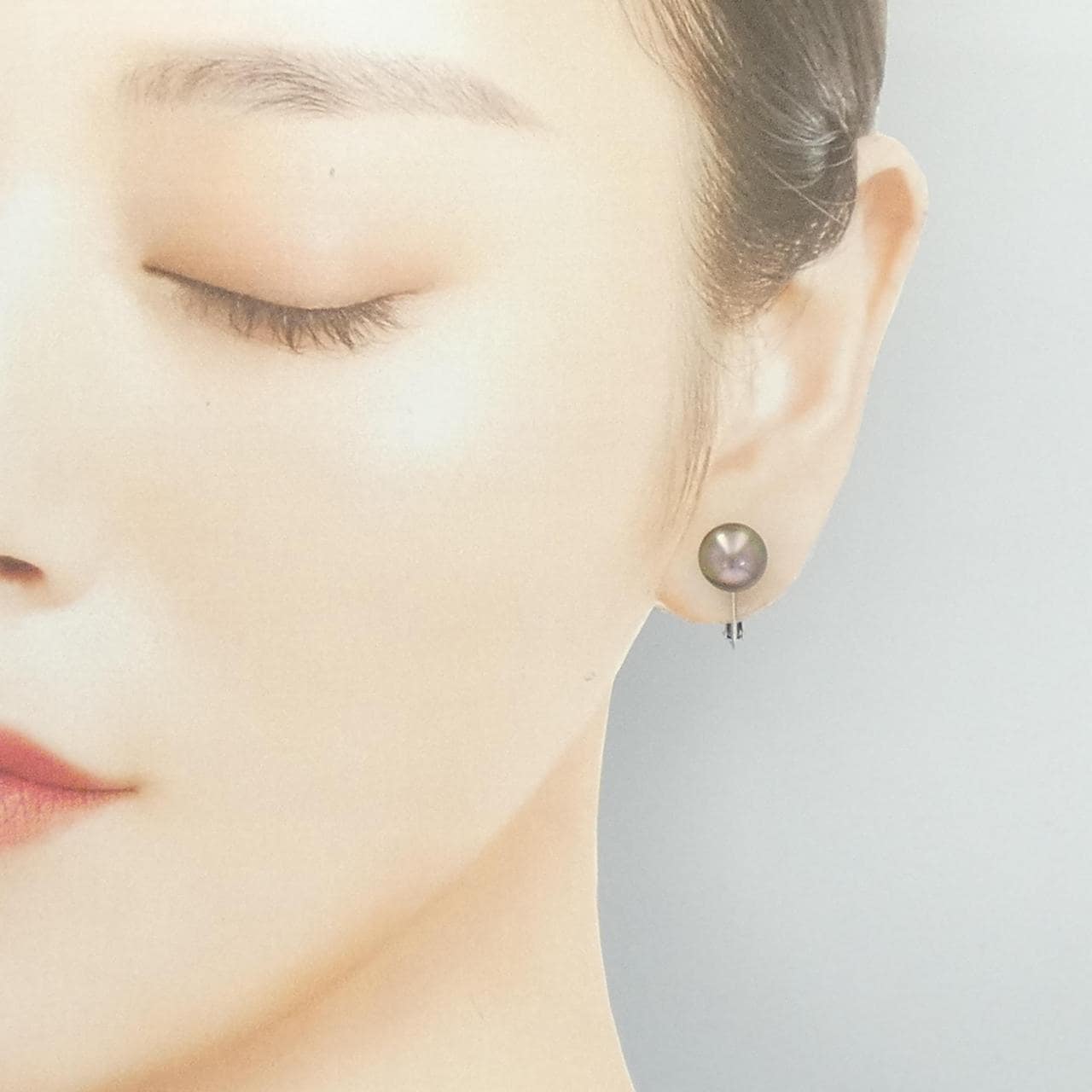 K14WG 黒蝶パール イヤリング 9mm