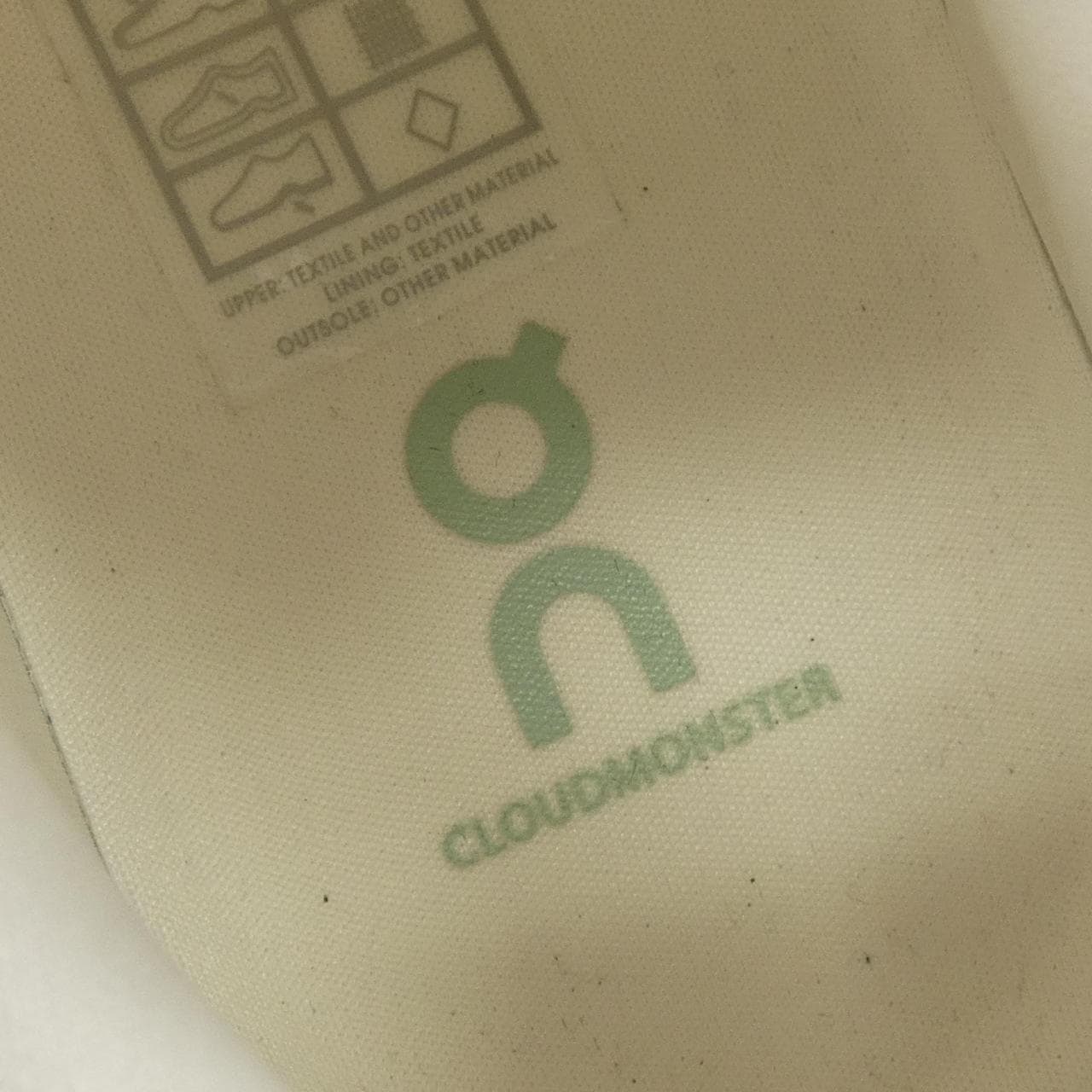 オン On 61.97725 スニーカー