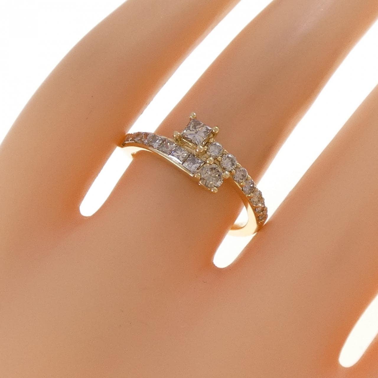 ジーエスティービー ダイヤモンド リング 0.75CT