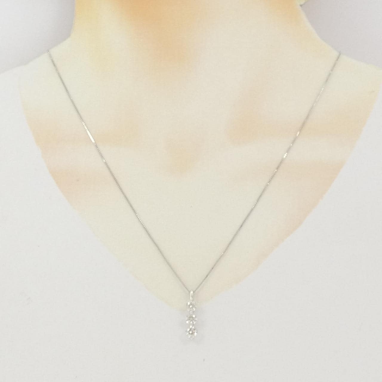 K18WG スリーストーン ダイヤモンド ネックレス 1.21CT