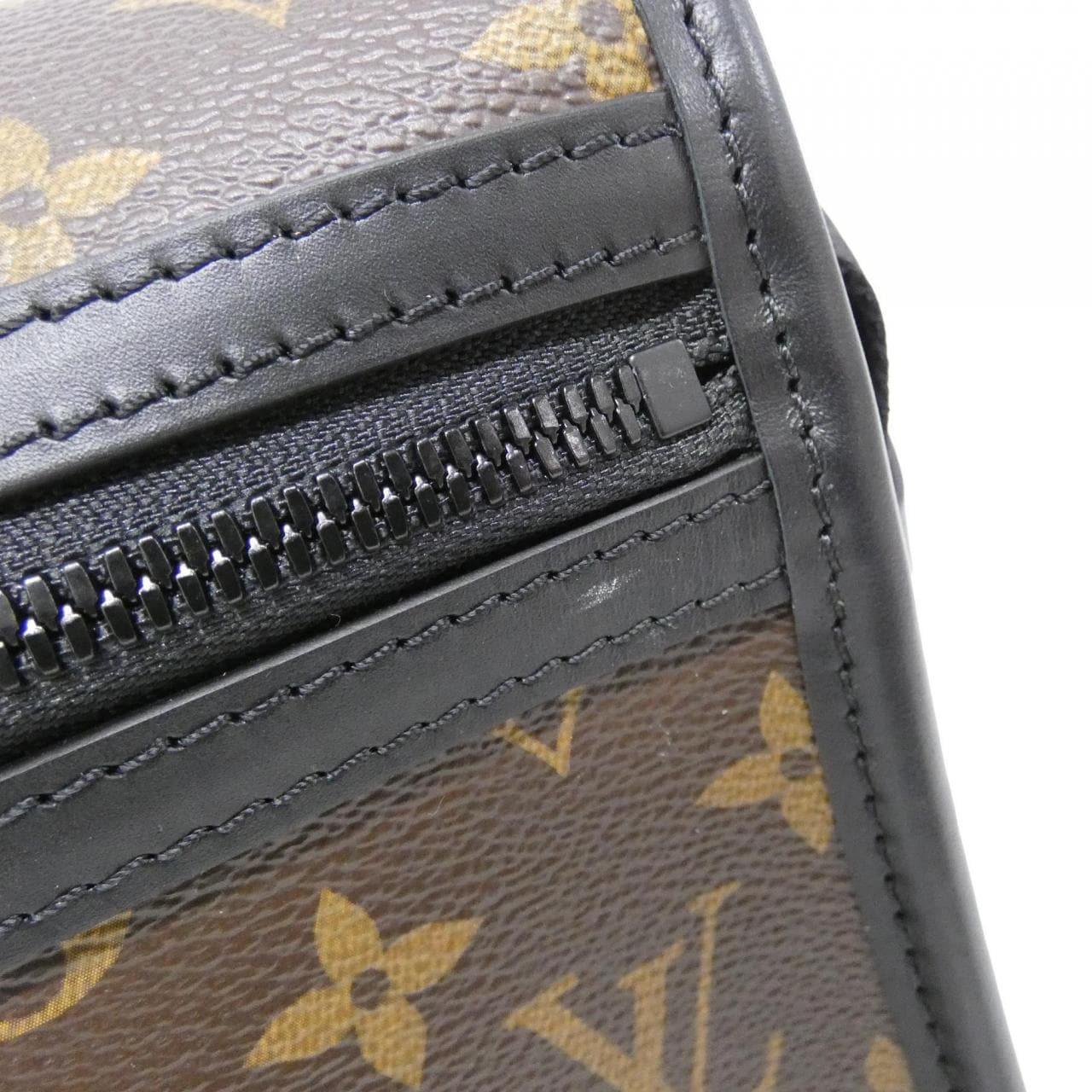 ルイヴィトン モノグラム マカサー アーチー メッセンジャー GM M46371 ショルダーバッグ